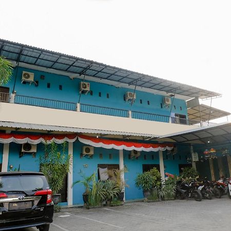 Oyo 1784 Hj. Aniek Residence Madiun Bagian luar foto