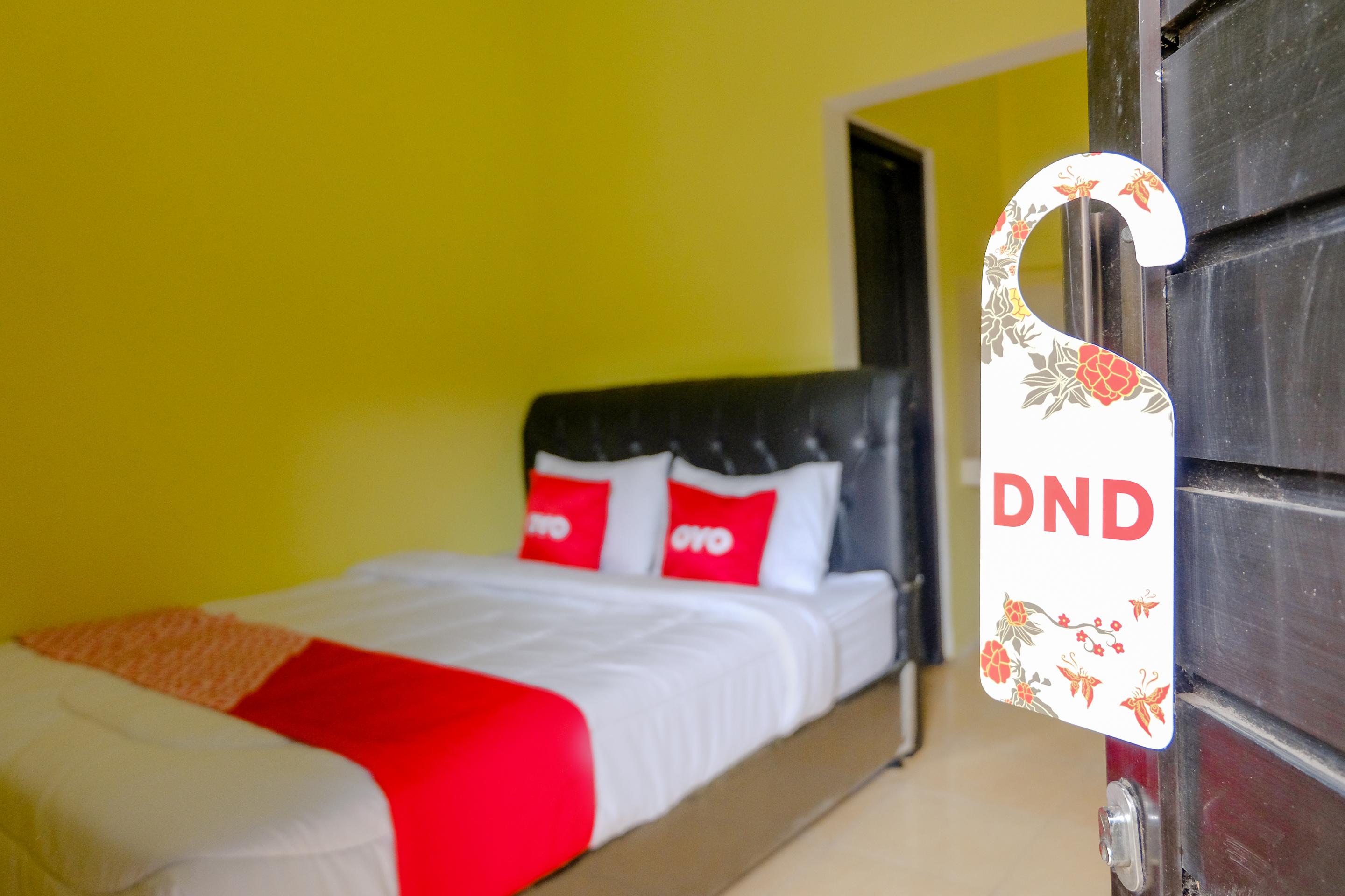 Oyo 1784 Hj. Aniek Residence Madiun Bagian luar foto